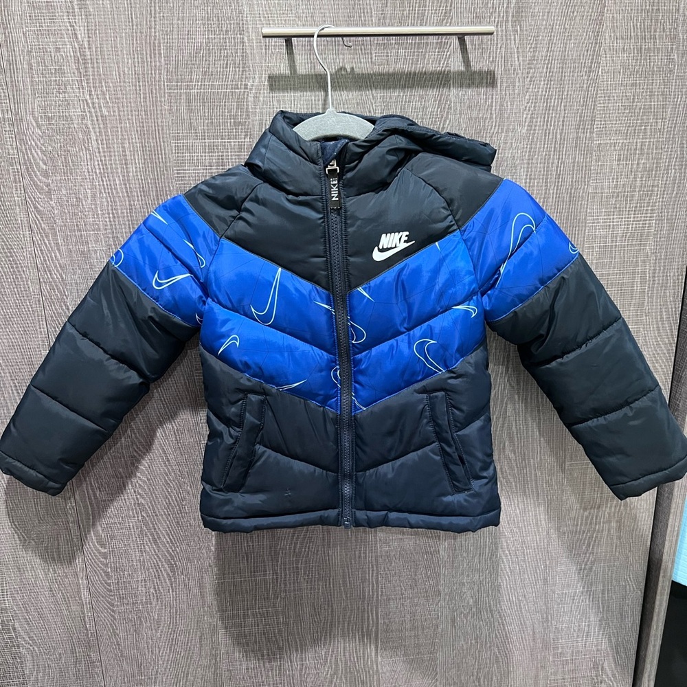 Nike kids coat size